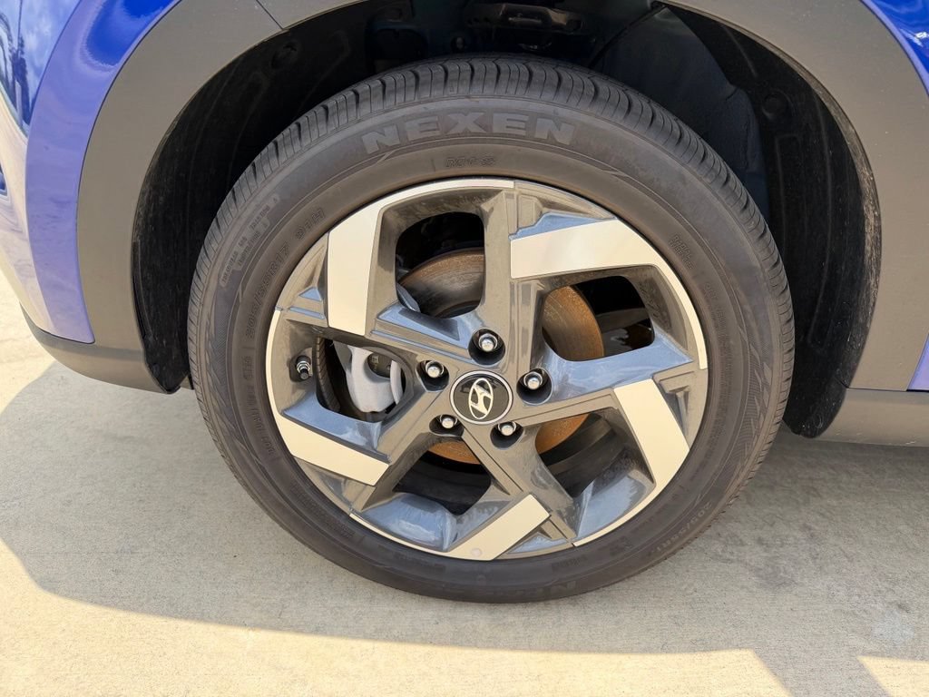 Used 2025 Hyundai Venue SEL FWD image 9