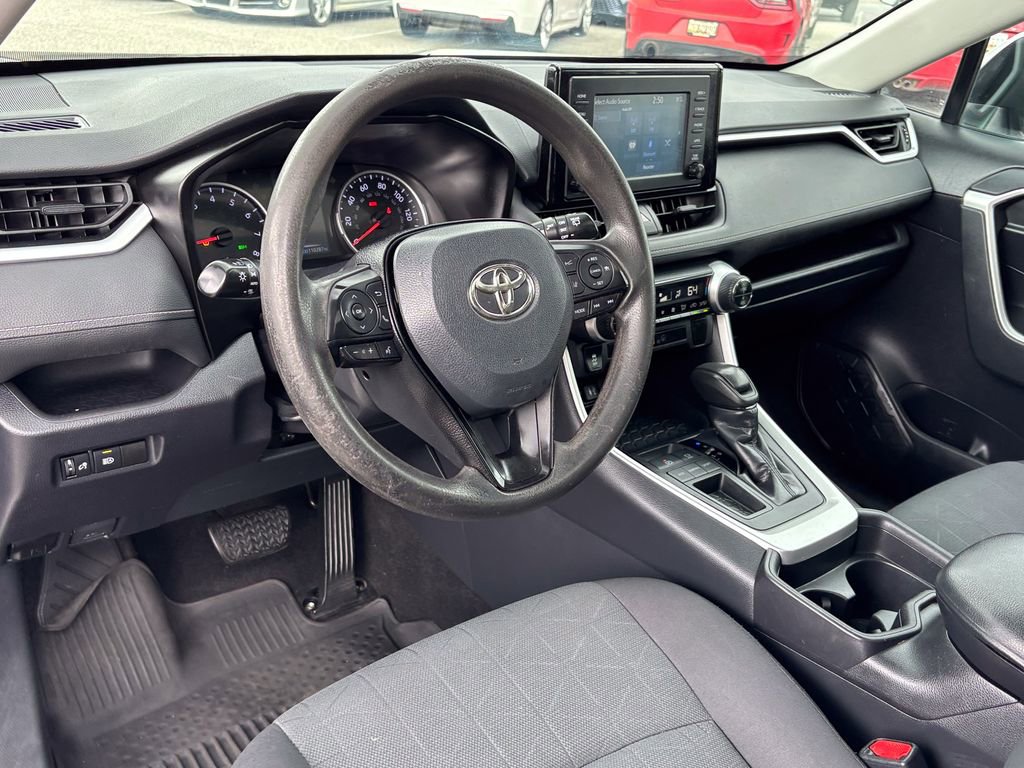 Used 2019 Toyota RAV4 XLE FWD image 16