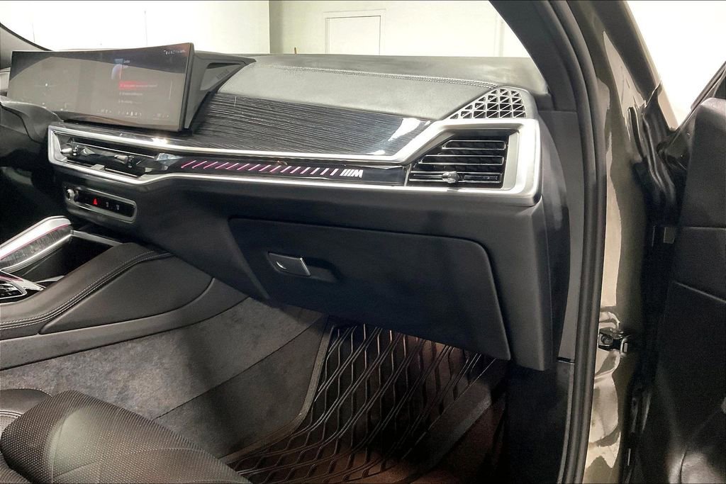 Used 2025 BMW X6 M60i AWD/4WD image 19