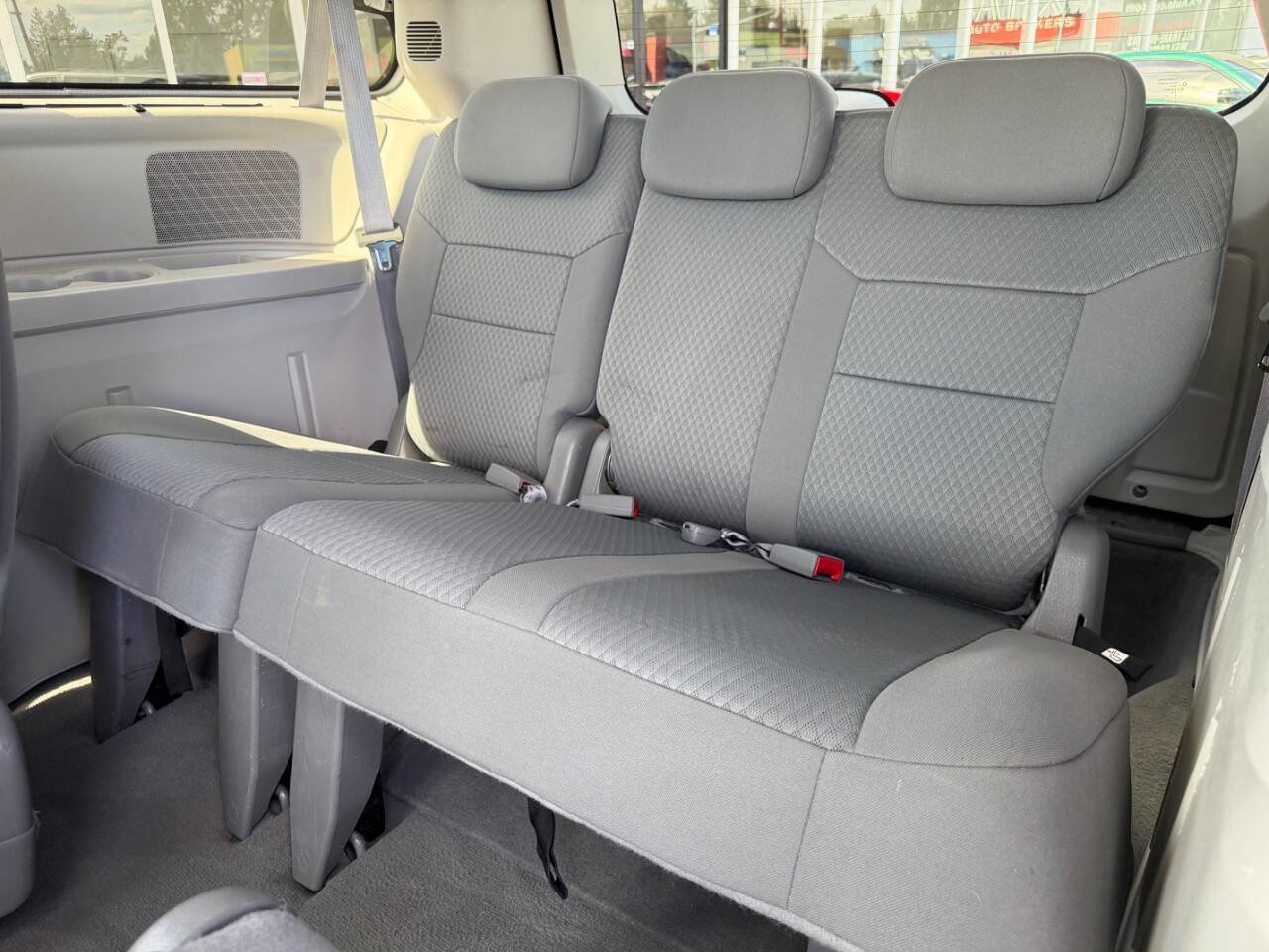 Used 2010 Chrysler Town & Country Touring w/ Entertainment Group #2 image 27