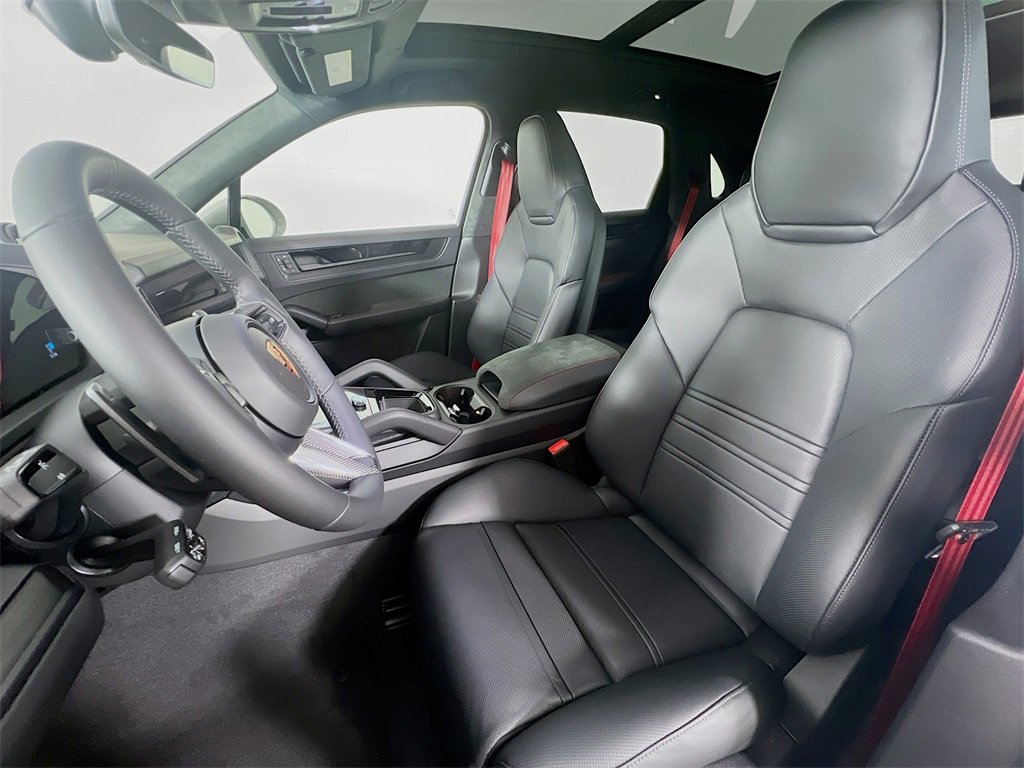 New 2026 Porsche Cayenne GTS image 5