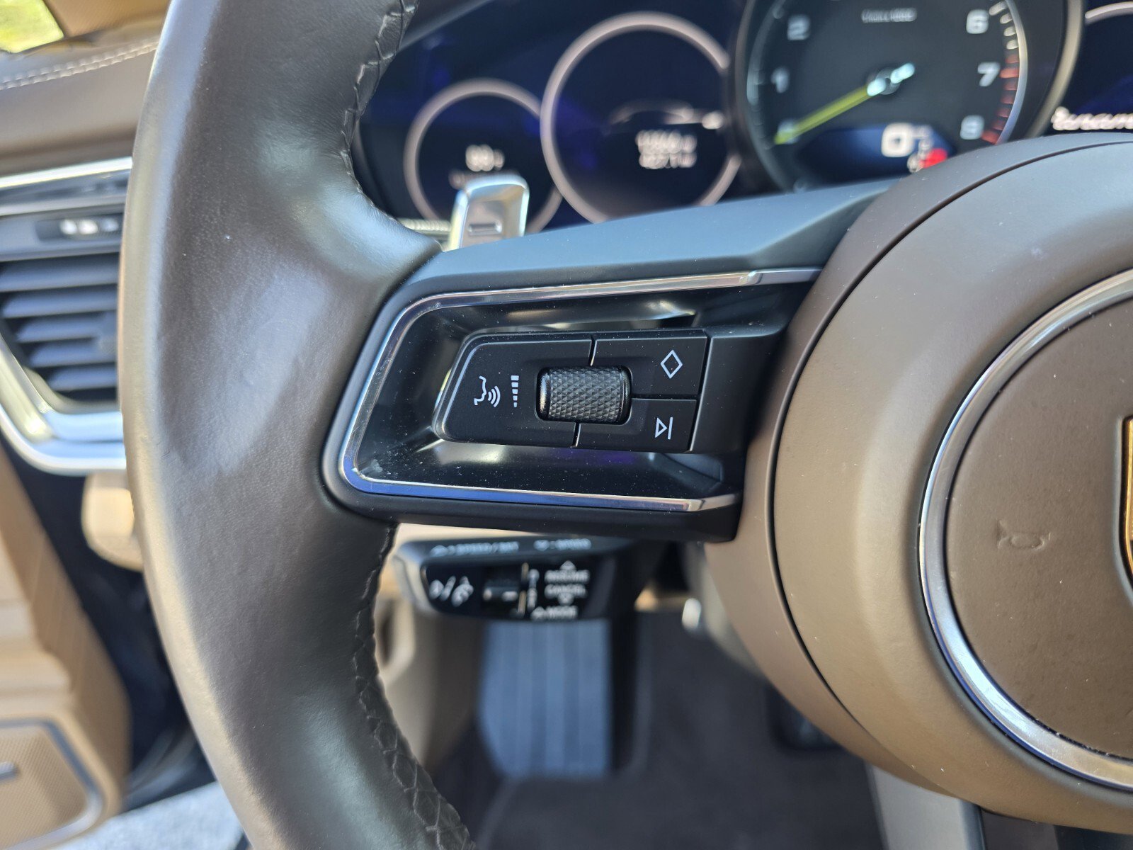 Used 2022 Porsche Panamera 4 E-Hybrid AWD/4WD image 19