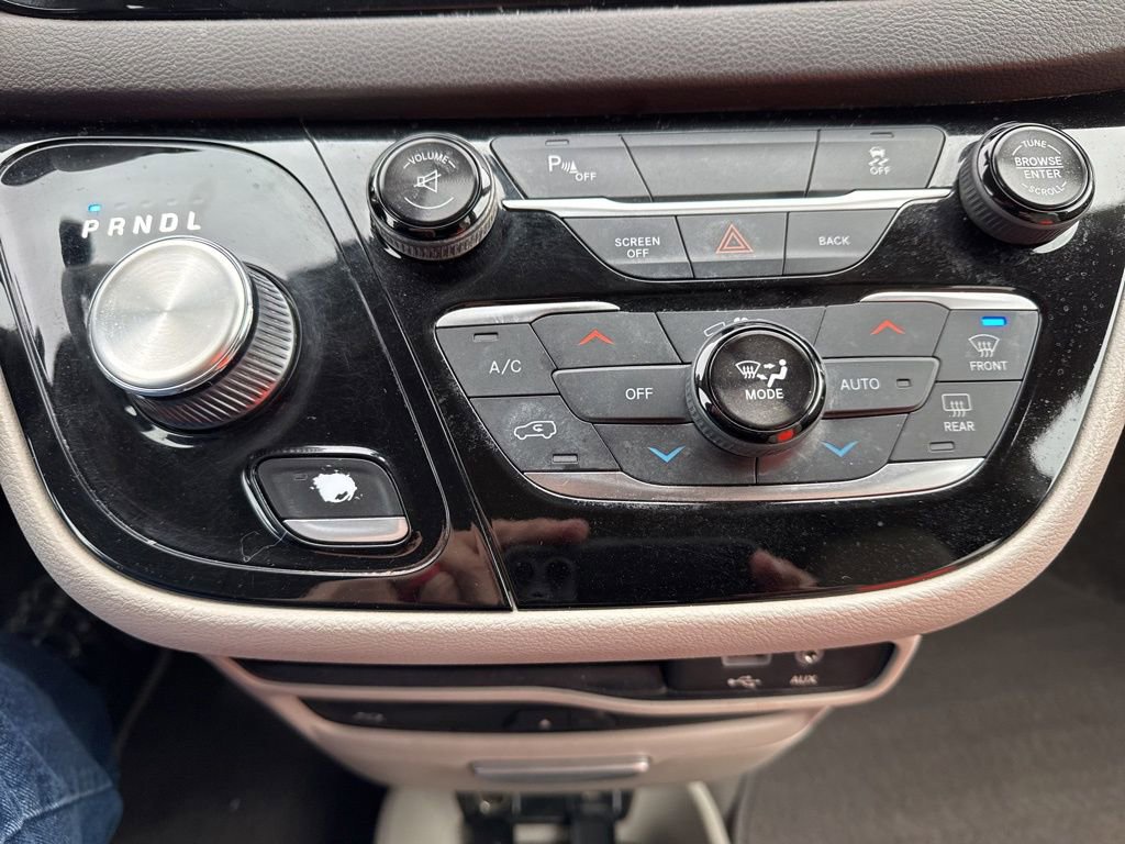 Used 2017 Chrysler Pacifica Touring-L Plus w/ Tire & Wheel Group image 30