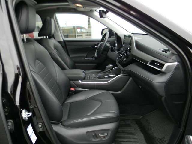 Used 2021 Toyota Highlander XLE AWD/4WD image 29