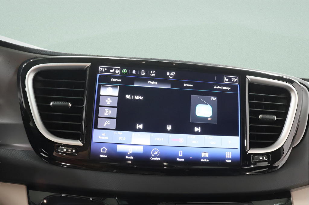 Used 2023 Chrysler Pacifica Touring-L FWD image 10