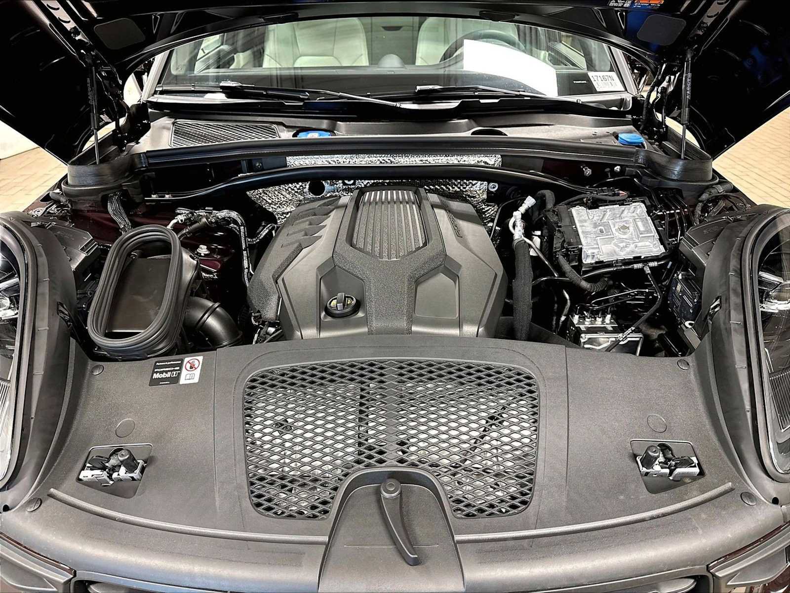 New 2026 Porsche Macan AWD/4WD image 35