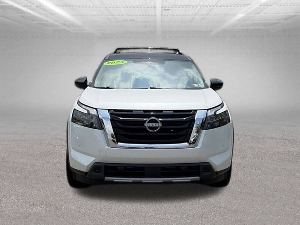 Used 2025 Nissan Pathfinder Platinum AWD/4WD image 9