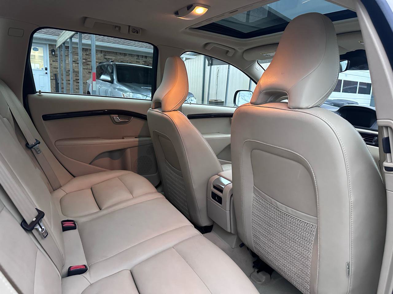 Used 2016 Volvo XC70 T5 Premier image 16