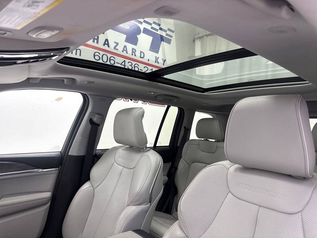 Used 2022 Jeep Grand Cherokee Overland w/ Luxury Tech Group IV image 21
