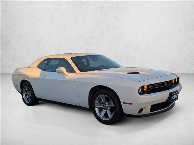 Used 2022 Dodge Challenger SXT image 3