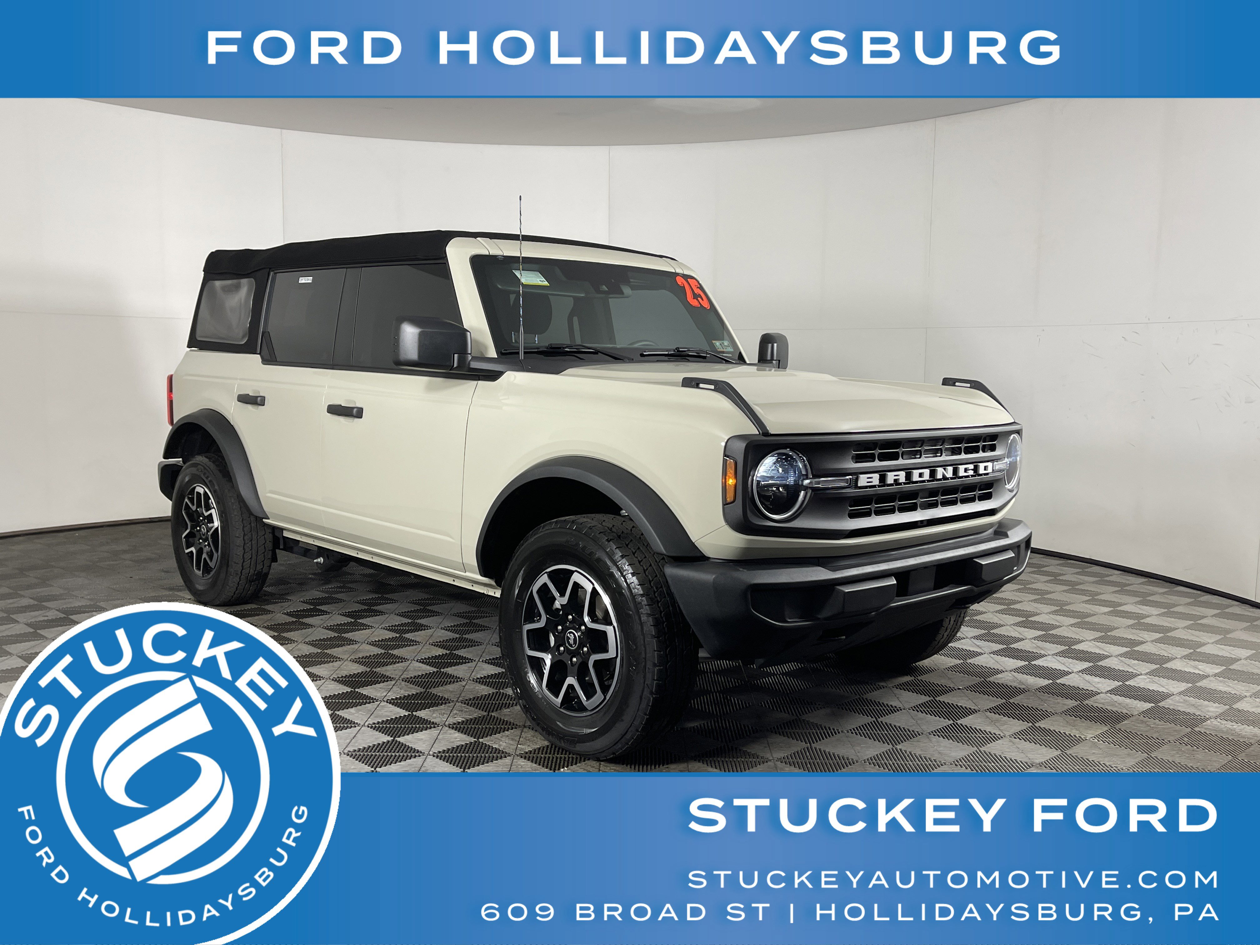 Used 2025 Ford Bronco 4-Door image 1