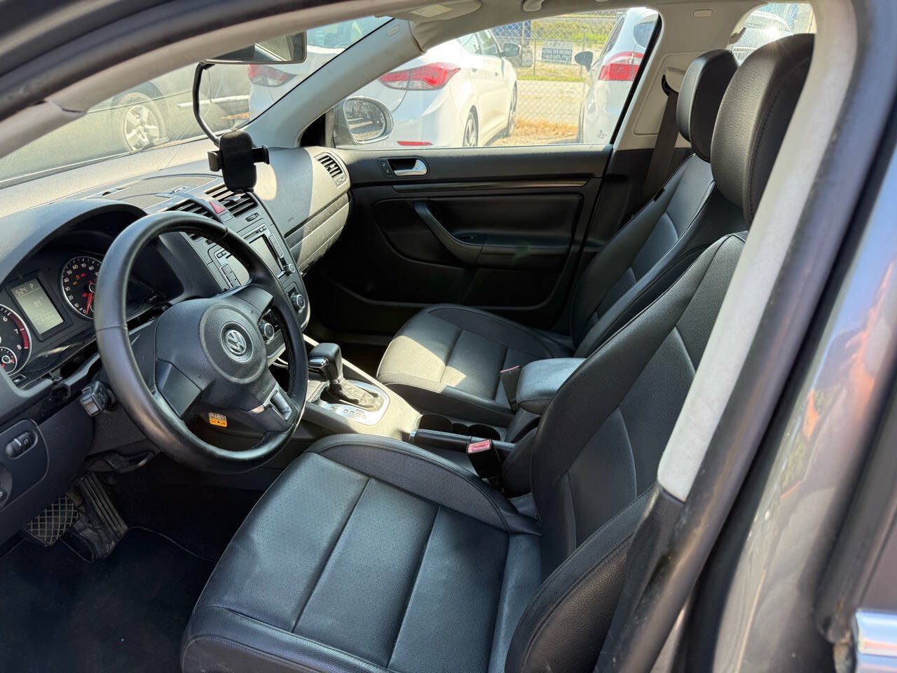 Used 2010 Volkswagen Jetta SE FWD image 17