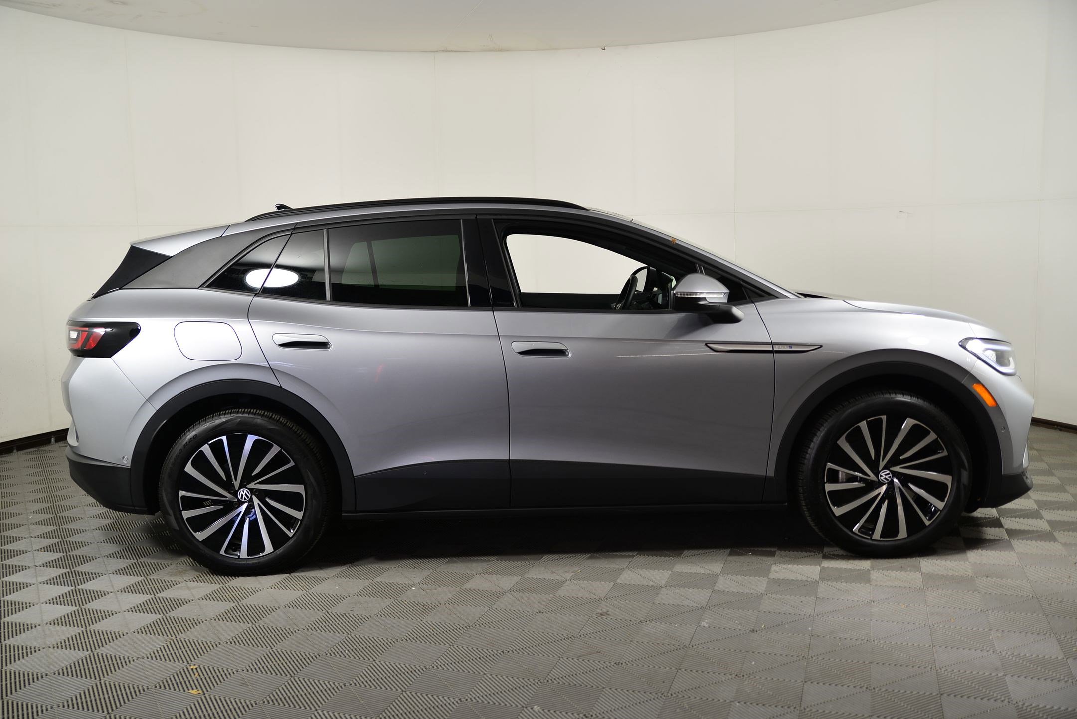 Used 2025 Volkswagen ID.4 S Limited image 7