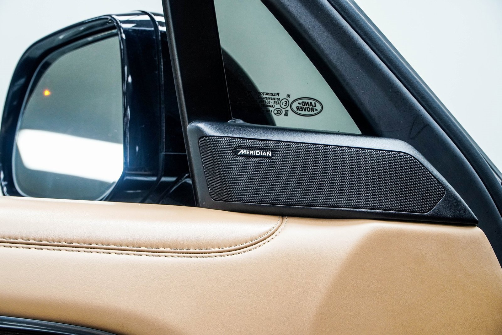 Used 2023 Land Rover Range Rover SE image 33