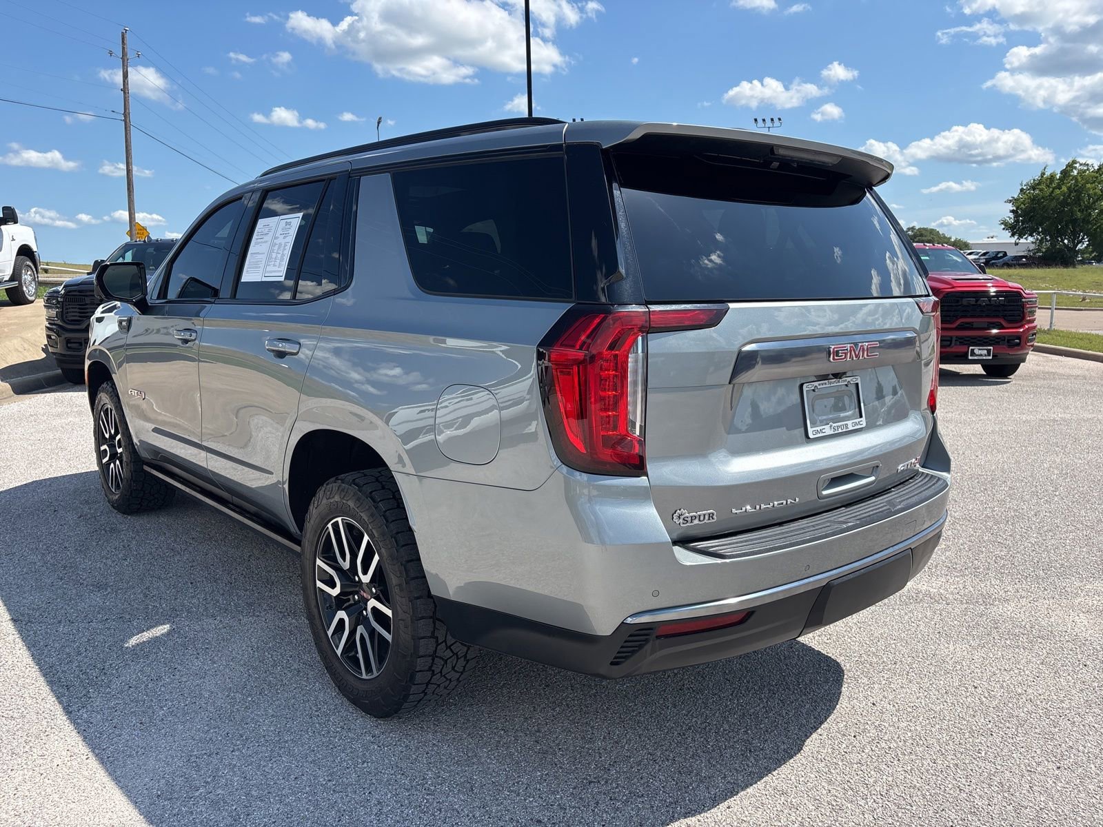 Used 2024 GMC Yukon AT4 w/ AT4 Premium Package AWD/4WD image 4