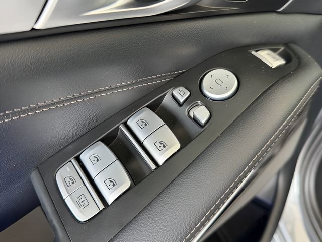 Used 2024 BMW X7 xDrive40i w/ Premium Package image 16
