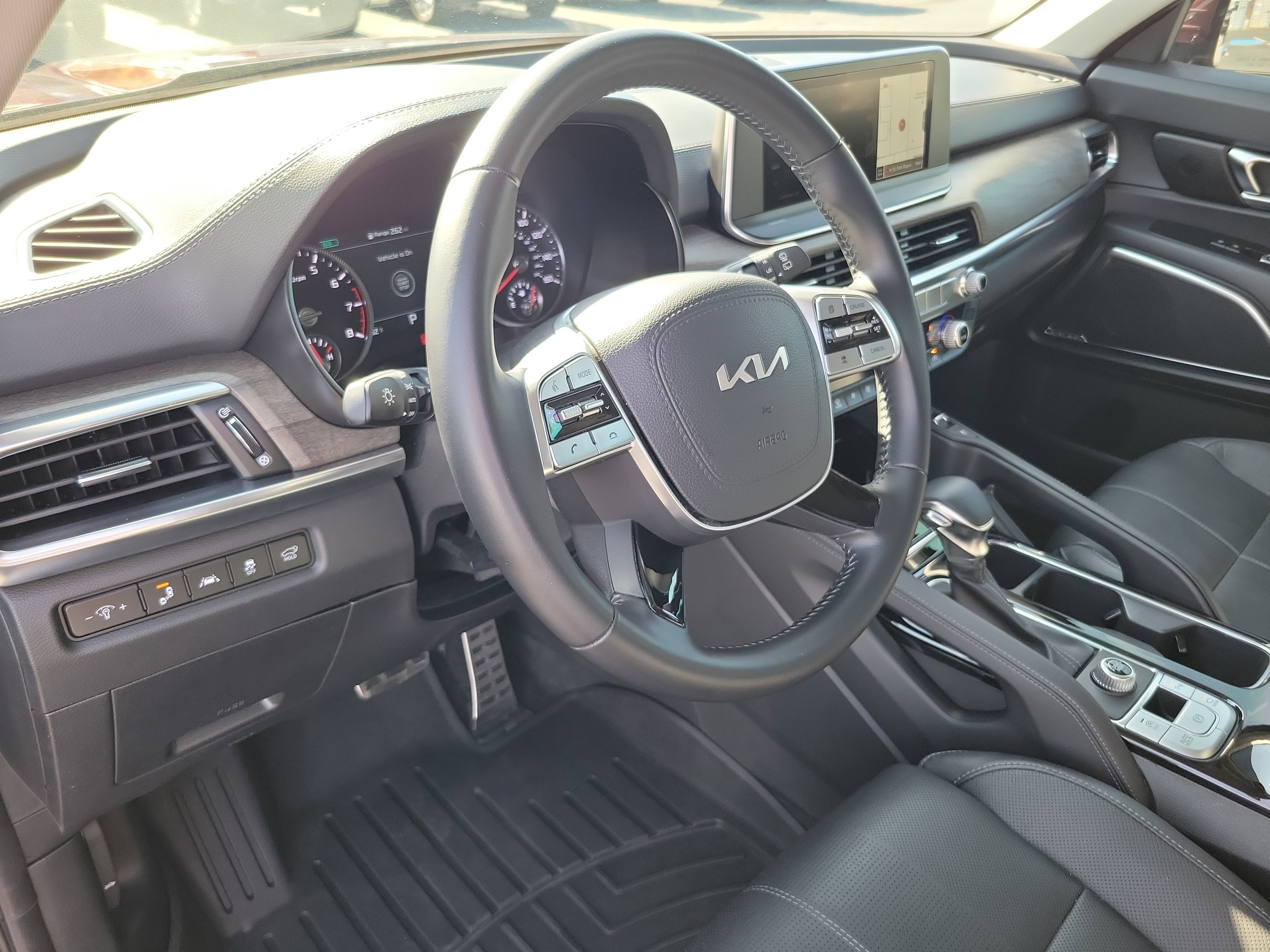 Used 2022 Kia Telluride SX w/ Towing Package FWD image 16