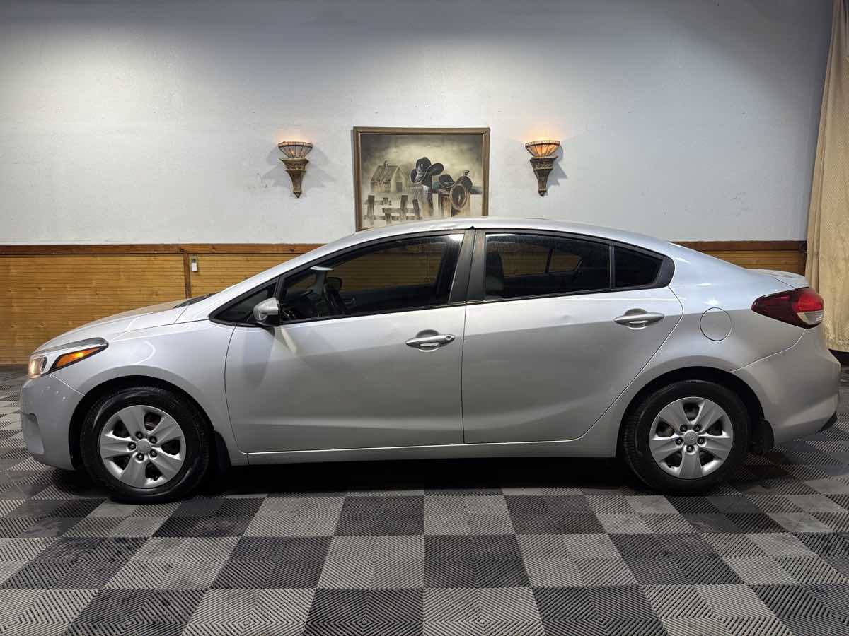 Used 2018 Kia Forte LX FWD image 2