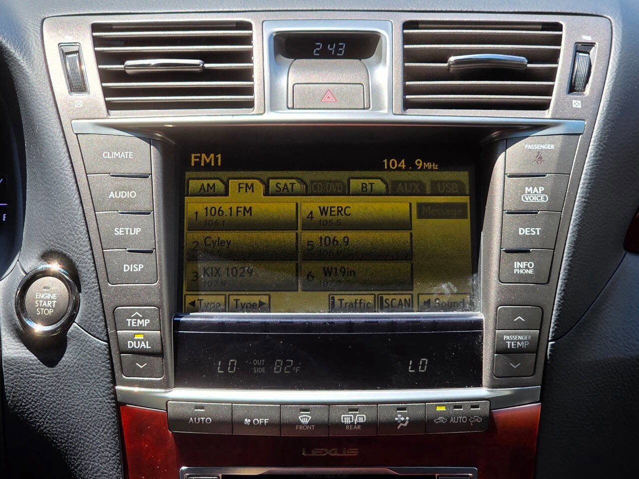 Used 2010 Lexus LS 460 RWD image 24