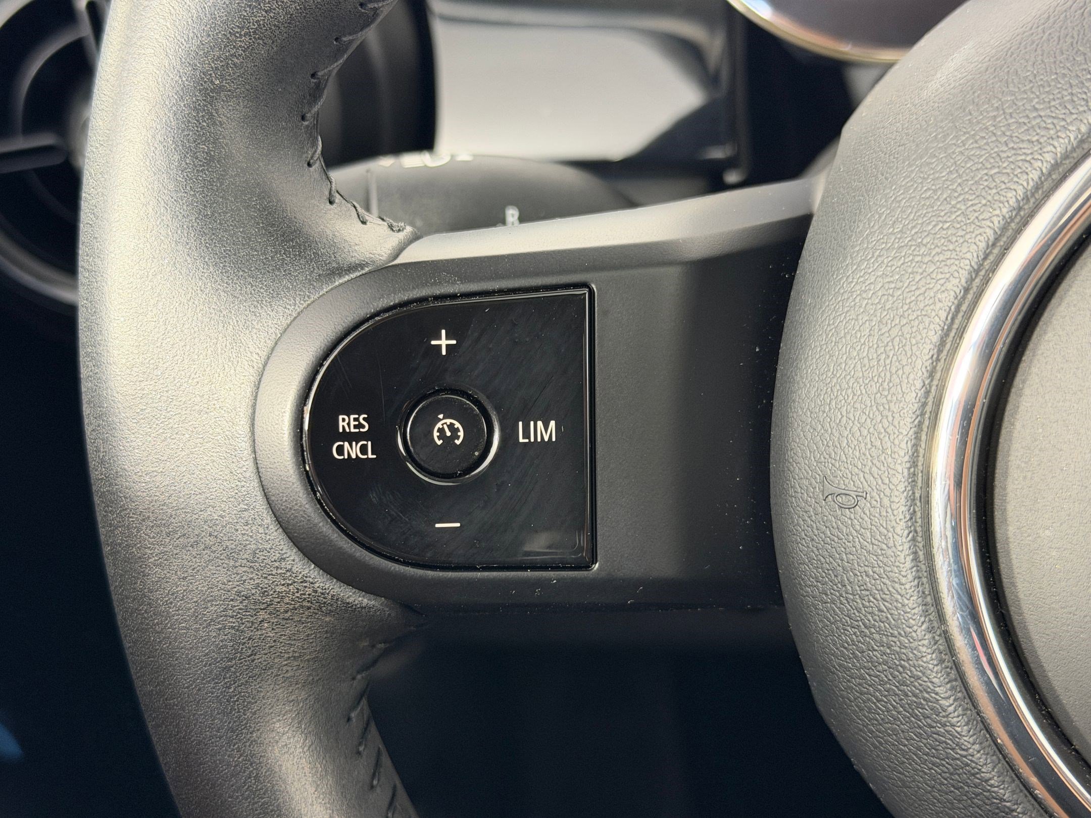 Used 2023 MINI Cooper 2-Door Hardtop image 15