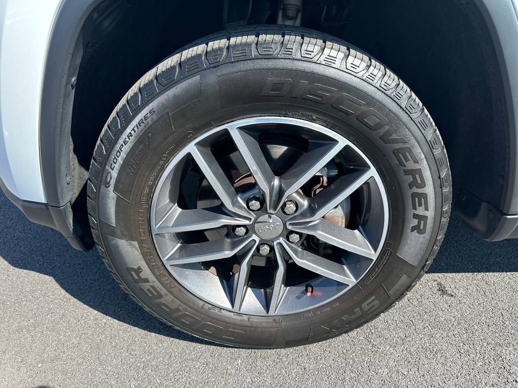 Used 2018 Jeep Grand Cherokee Limited image 12