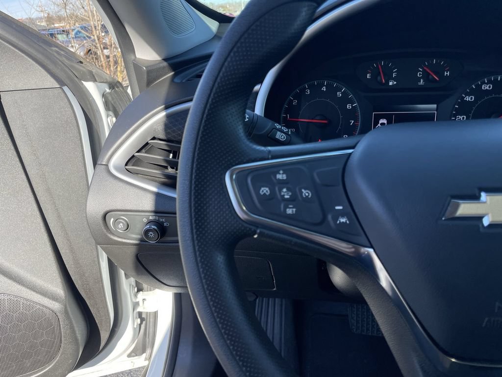 Used 2023 Chevrolet Malibu LT FWD image 16
