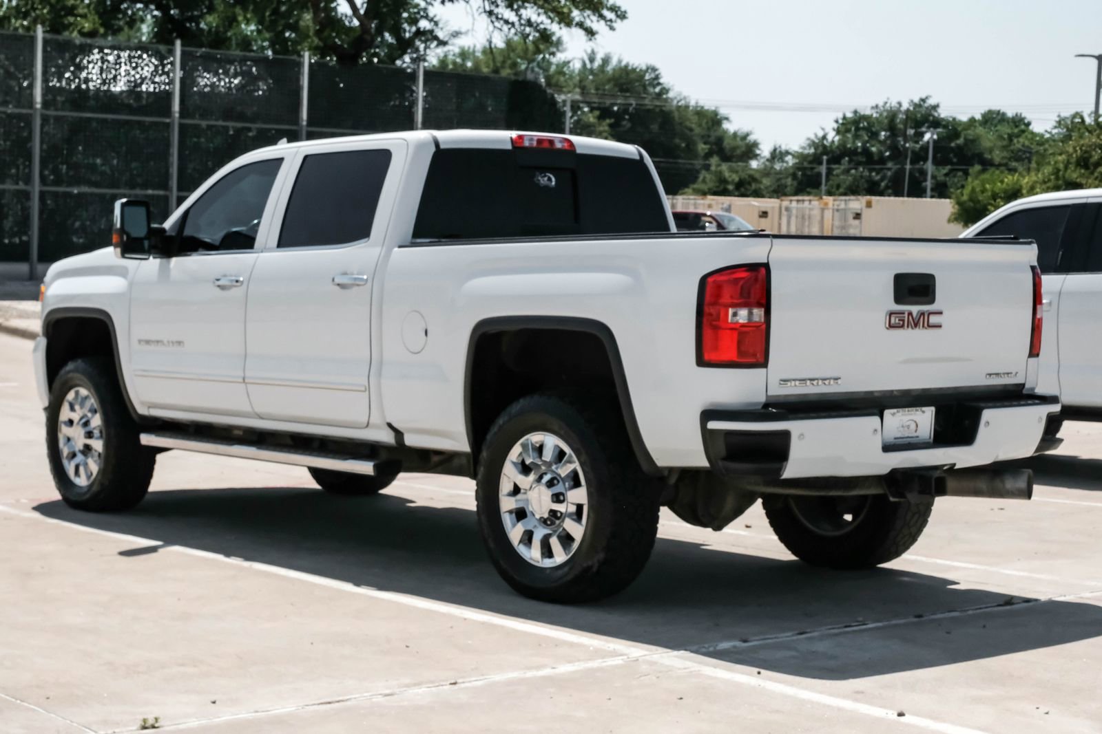 Used 2017 GMC Sierra 2500 Denali w/ Duramax Plus Package AWD/4WD image 11