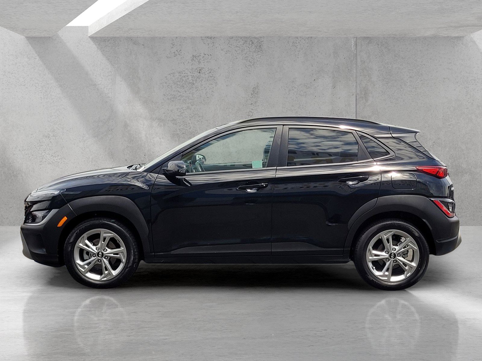 Used 2023 Hyundai Kona SEL w/ Cargo Package FWD image 7