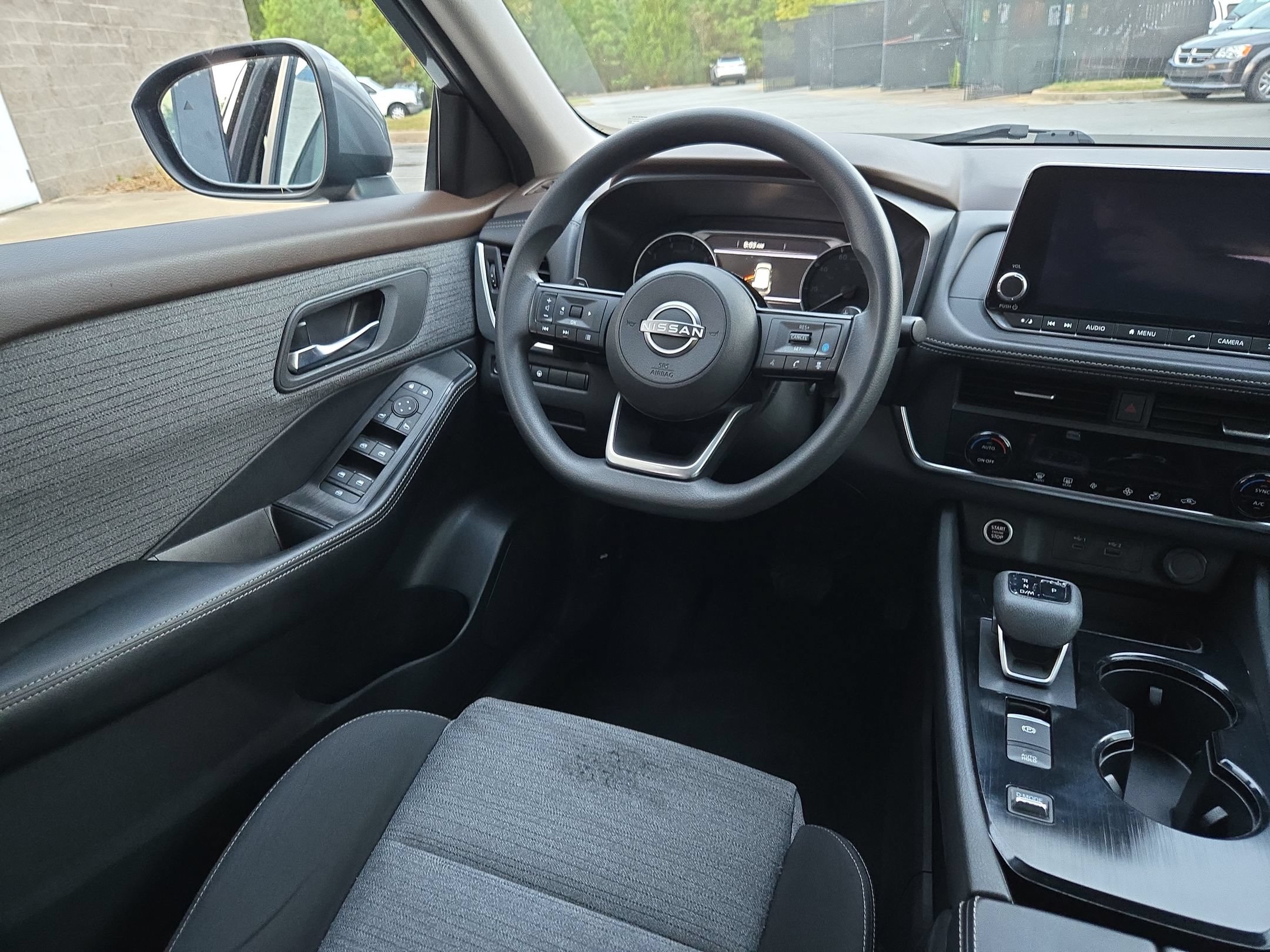 Used 2023 Nissan Rogue SV FWD image 9