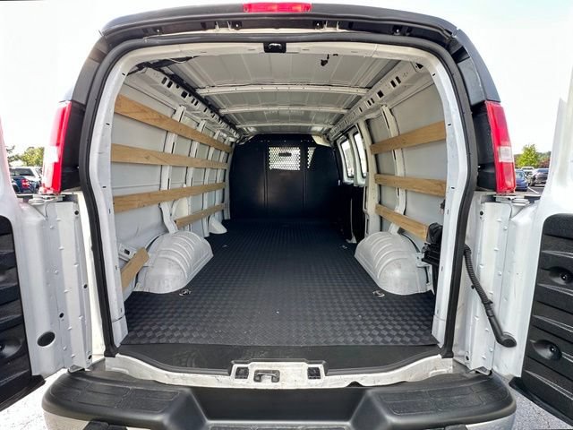 Used 2025 Chevrolet Express 2500 w/ Driver Convenience Package RWD image 14