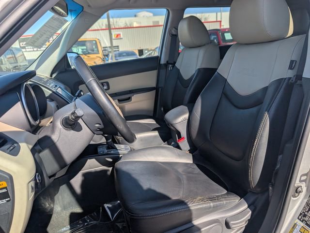Used 2013 Kia Soul ! w/ Premium Pkg FWD image 7