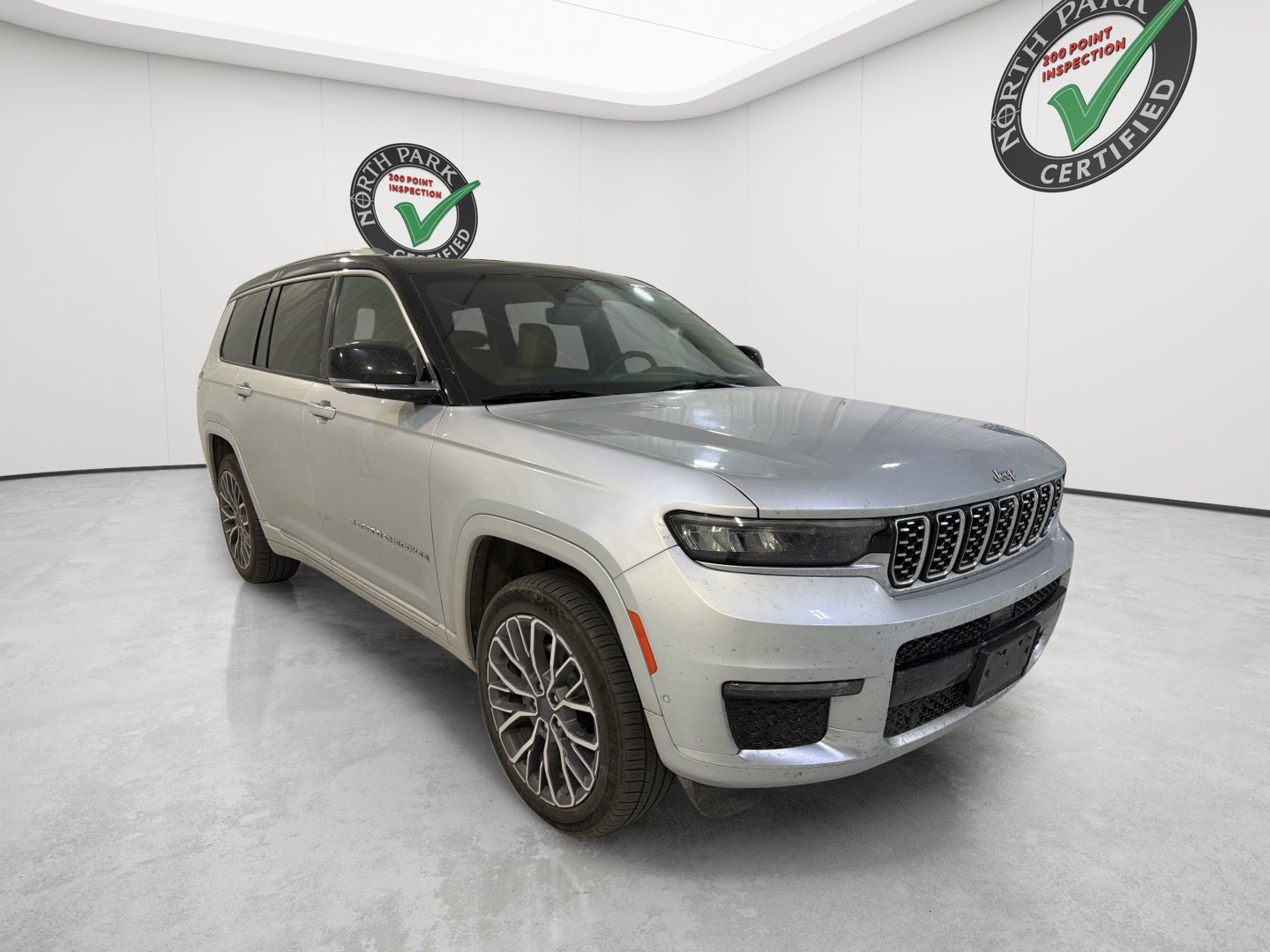 Used 2023 Jeep Grand Cherokee L Summit AWD/4WD image 7