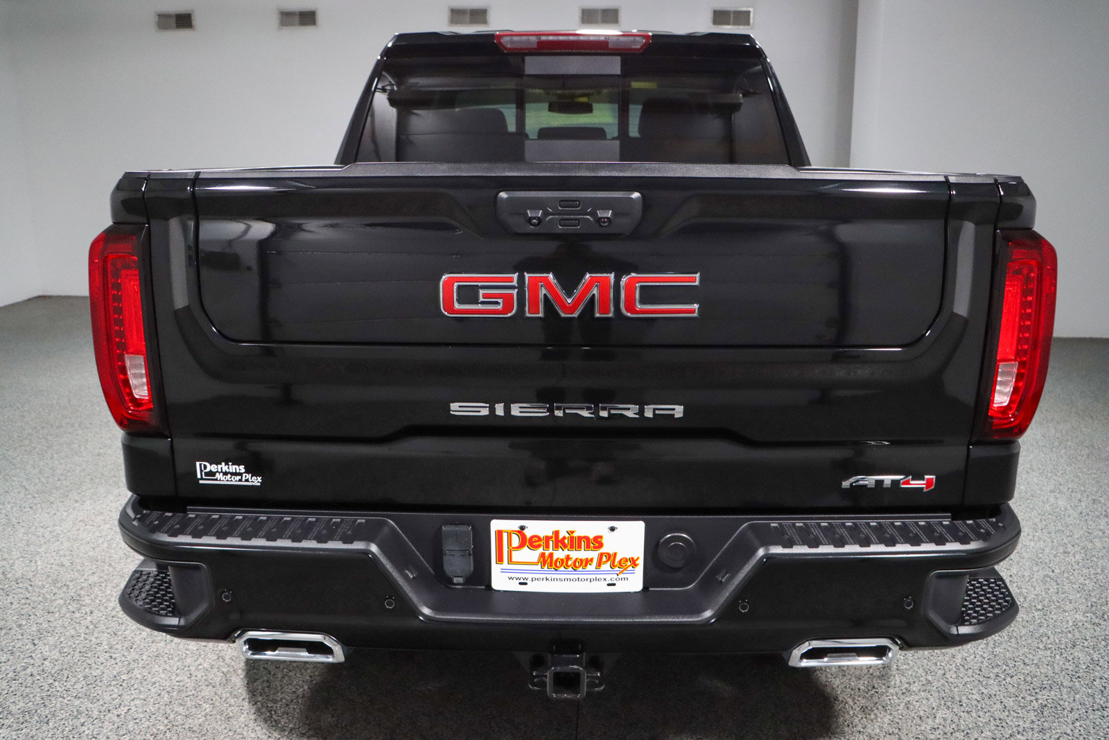 Used 2024 GMC Sierra 1500 AT4 w/ AT4 Preferred Package image 8