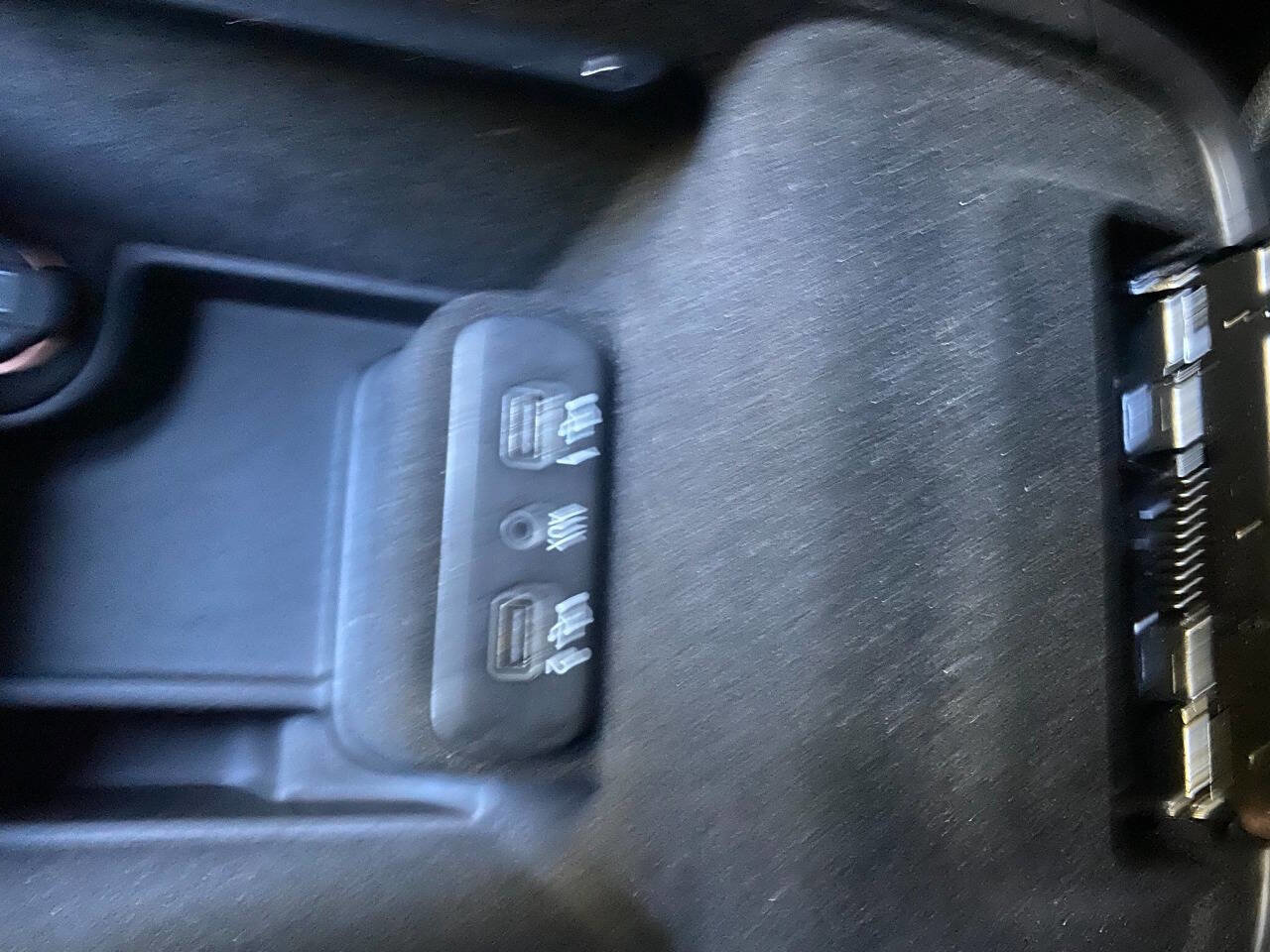 Used 2019 Chrysler 300 S image 40