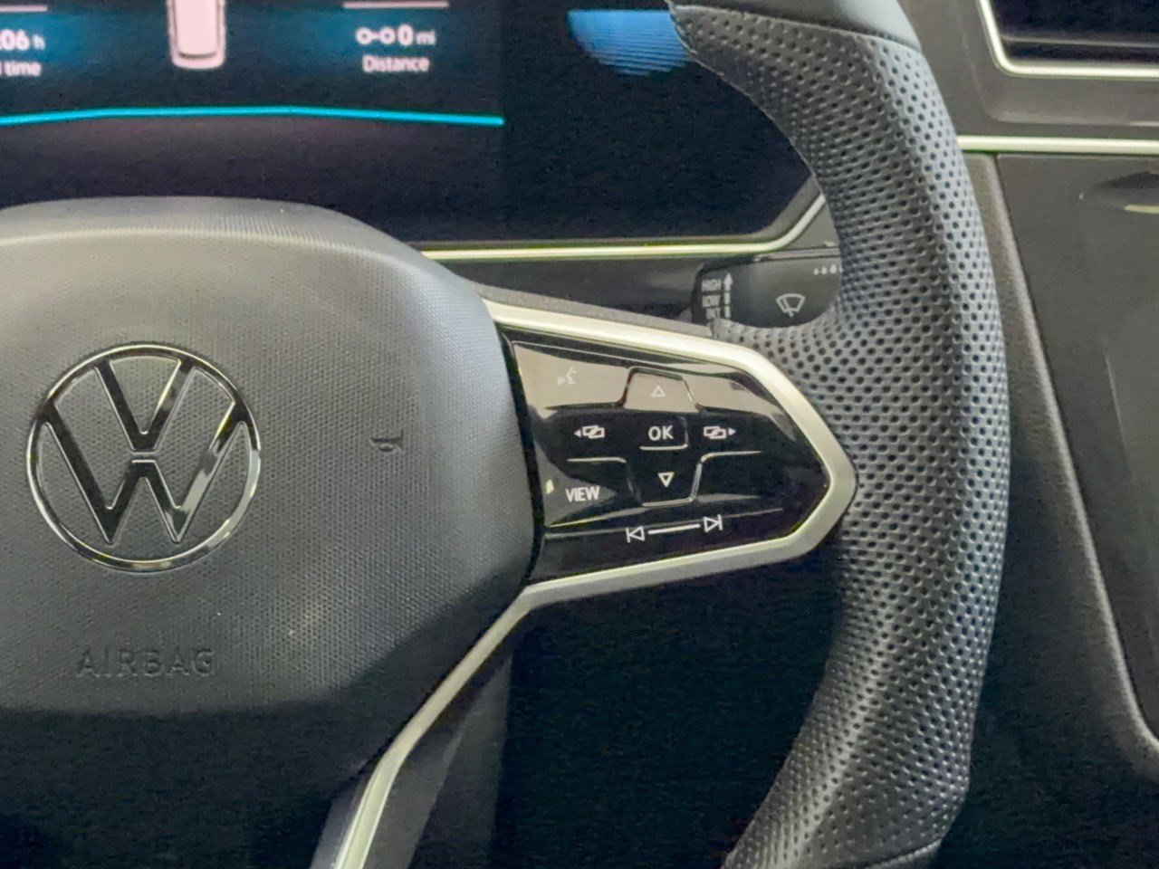 Used 2022 Volkswagen Tiguan SE R-Line FWD image 19