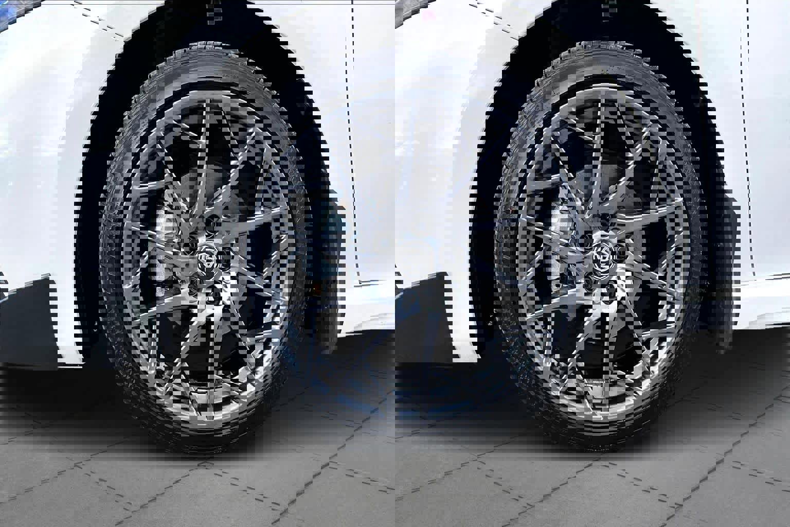 Used 2025 Toyota Camry SE image 10