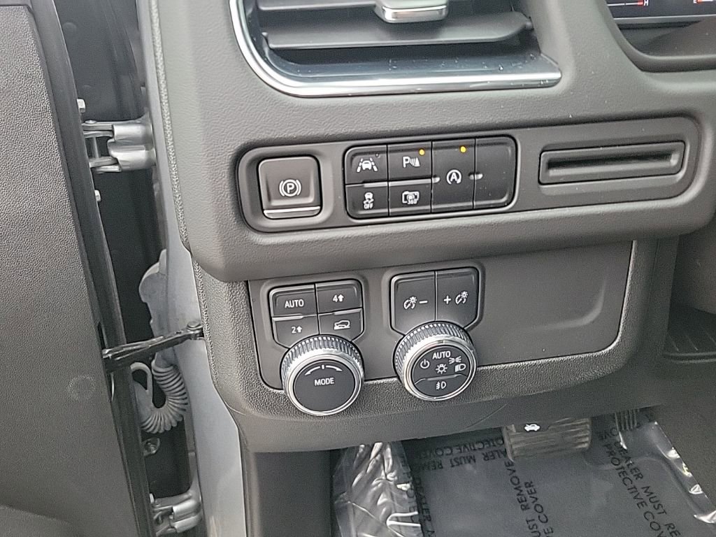 Used 2023 GMC Yukon SLT w/ SLT Luxury Package AWD/4WD image 16