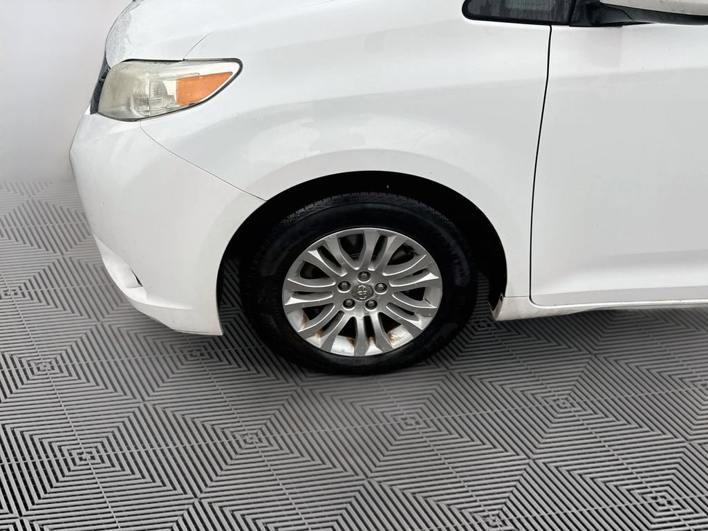 Used 2014 Toyota Sienna XLE FWD image 9
