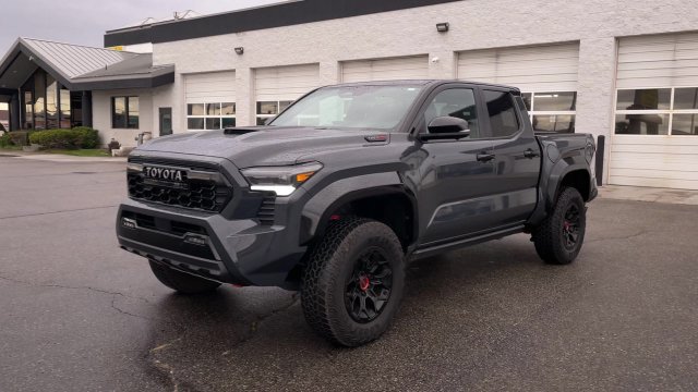 Used 2025 Toyota Tacoma TRD Pro AWD/4WD image 5