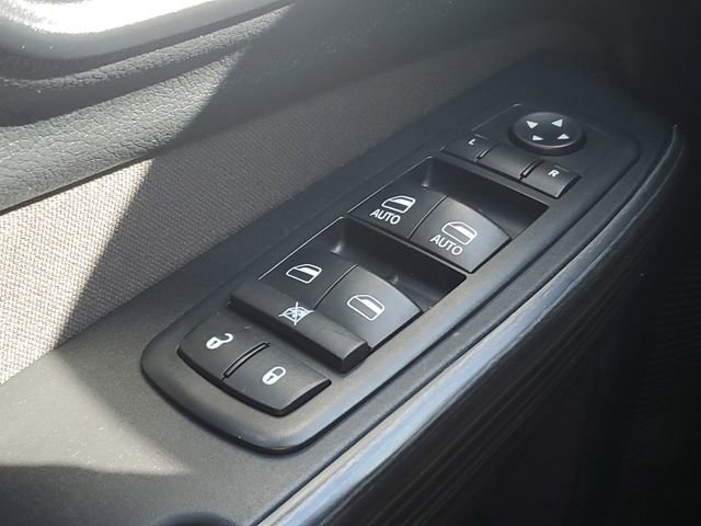 Used 2016 Jeep Cherokee Latitude w/ Cold Weather Group image 22