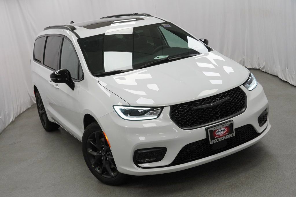 New 2026 Chrysler Pacifica Limited w/ S Appearance Package image 8