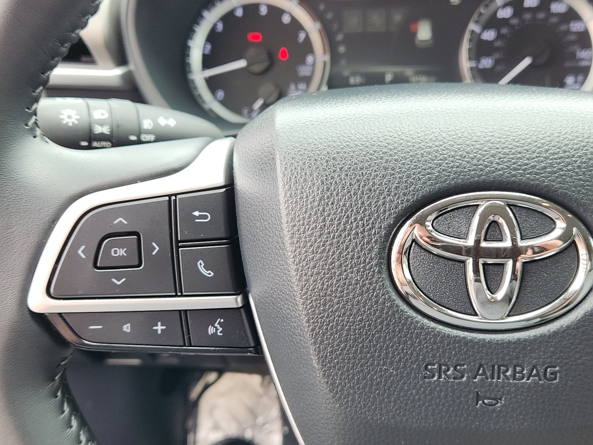 Certified 2024 Toyota Highlander LE FWD image 18