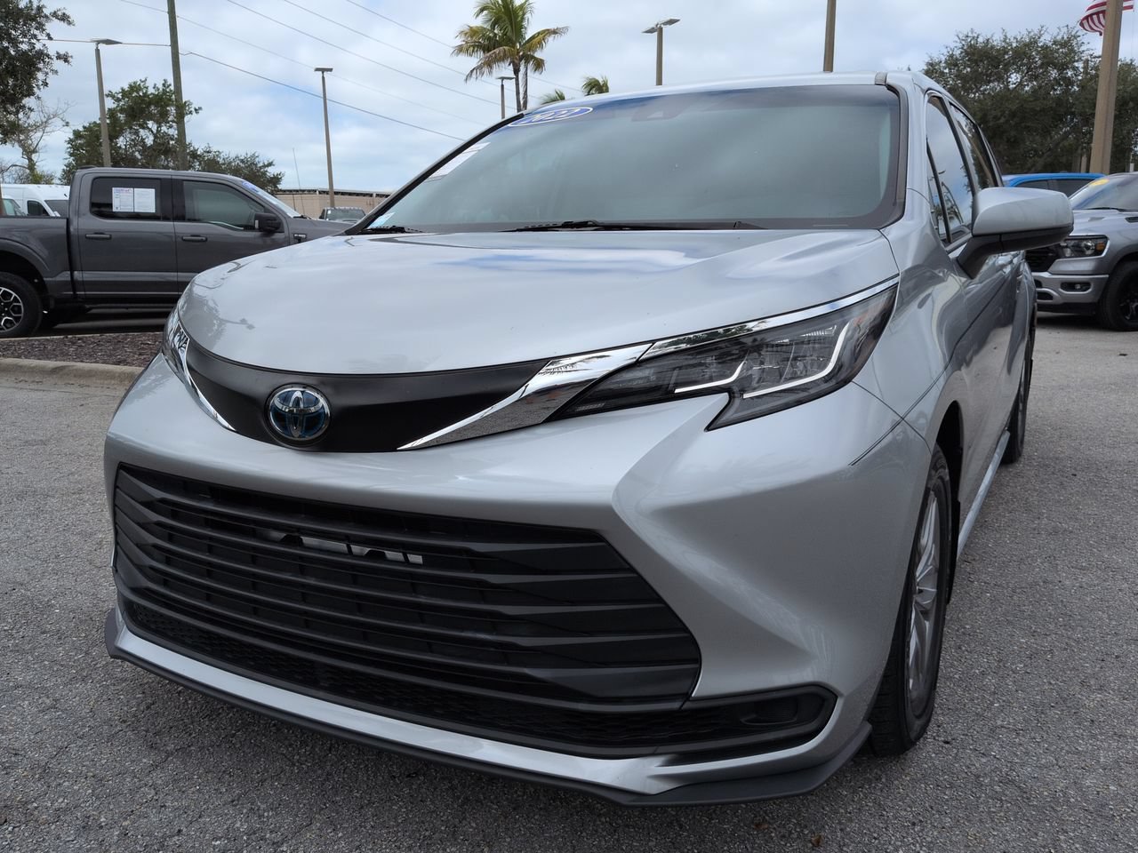 Used 2022 Toyota Sienna LE AWD/4WD image 9