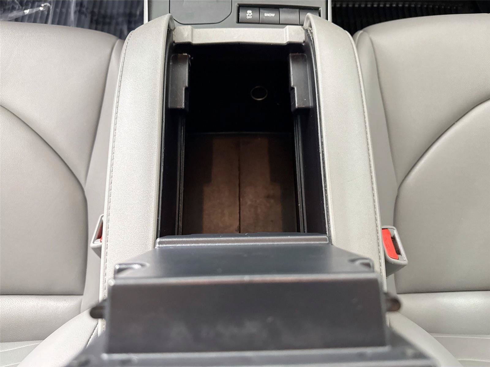 Used 2022 Toyota Highlander XLE FWD image 31