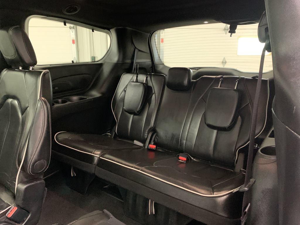 Used 2025 Chrysler Pacifica Limited FWD image 19