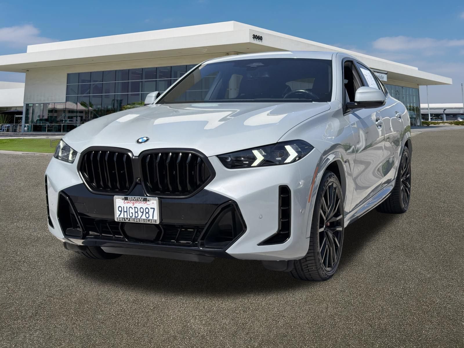 Certified 2024 BMW X6 xDrive40i w/ Executive Package AWD/4WD image 4