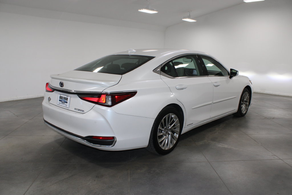 Used 2020 Lexus ES 300h w/ Accessory Package FWD image 9
