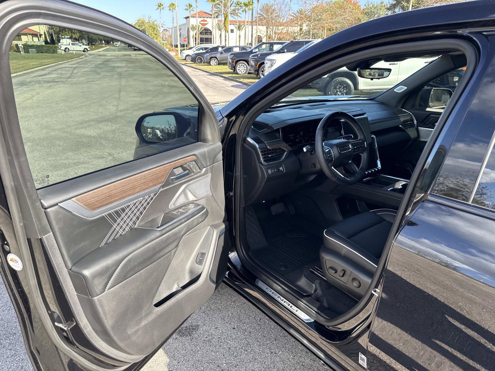 Used 2025 GMC Acadia Denali w/ Super Cruise Package image 18