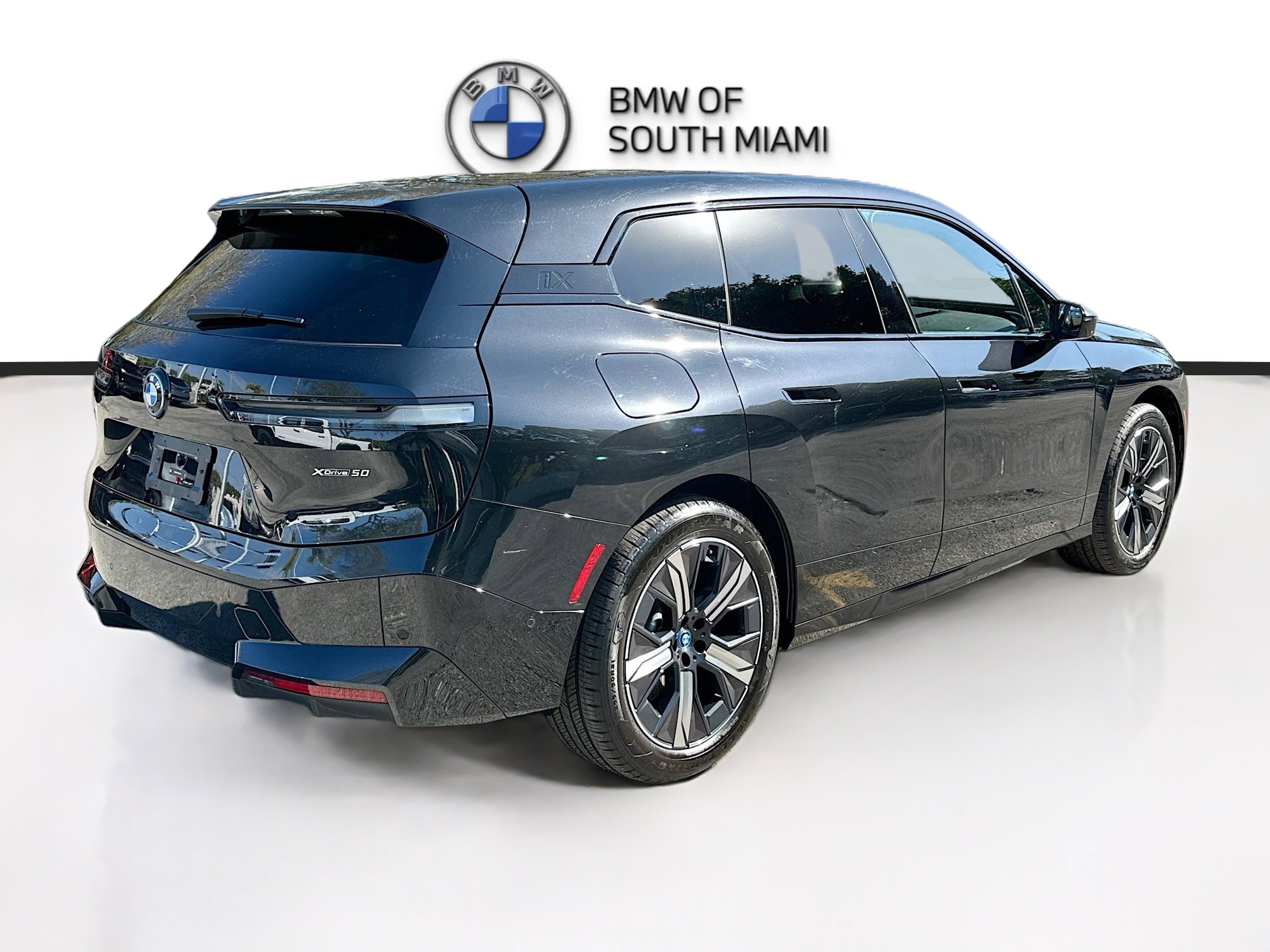 Used 2024 BMW iX xDrive50 w/ Sport Package image 7