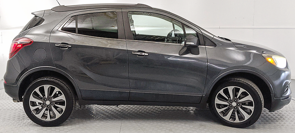 Used 2018 Buick Encore Essence AWD/4WD image 2